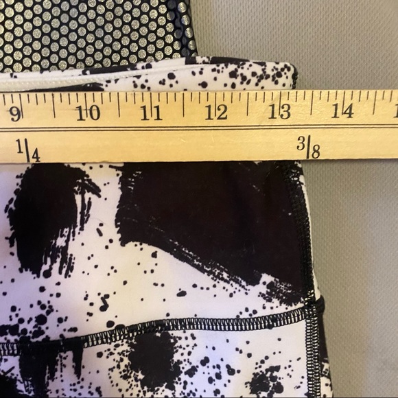 Lorna Jane Black & White Leggings 🌵 - Picture 9 of 12